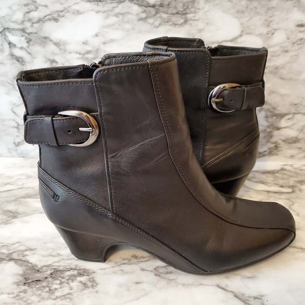 Clarks Artisan black leather ankle boots w/ buckle